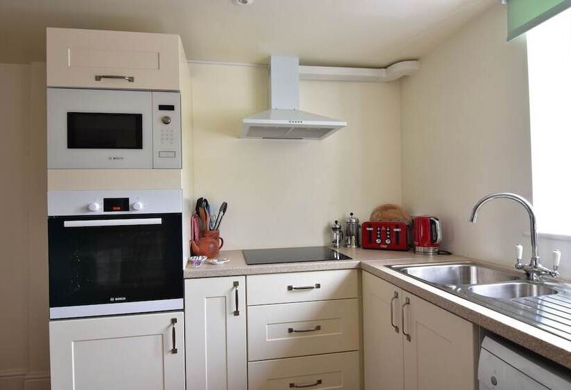 צימר The Abbey Hotel & Apartments