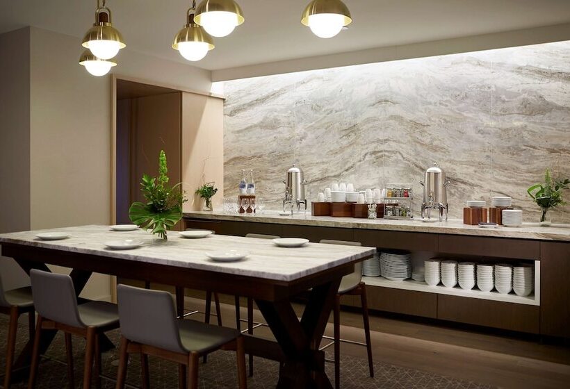 هتل Andaz Ottawa Byward Market, By Hyatt