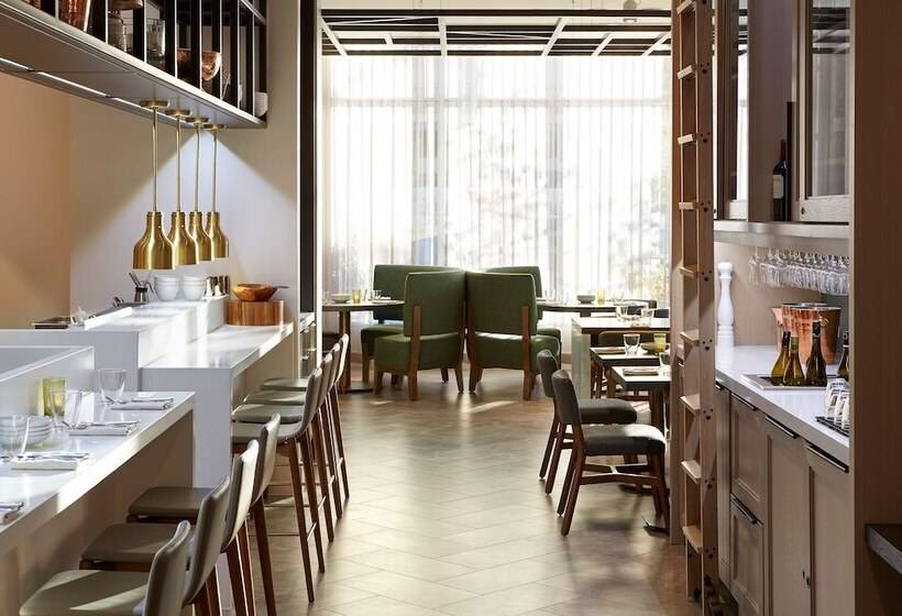 هتل Andaz Ottawa Byward Market, By Hyatt