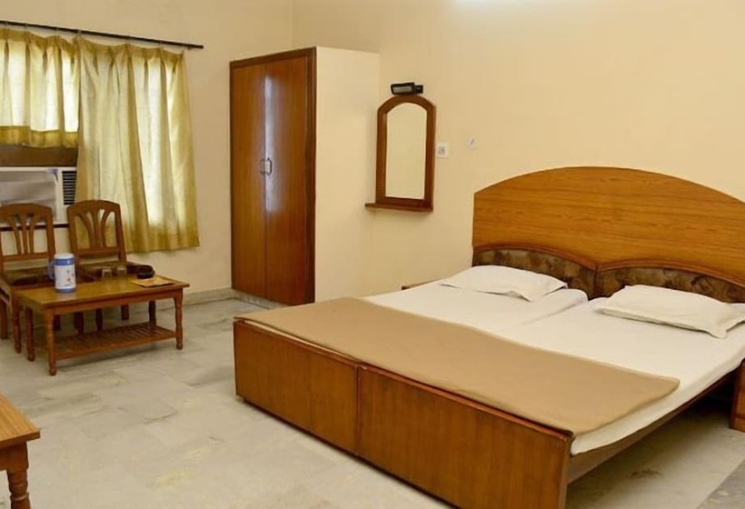 فندق Raghav Palace