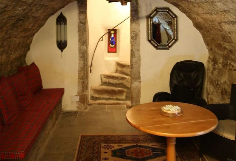 هتل Castle Levan B&b