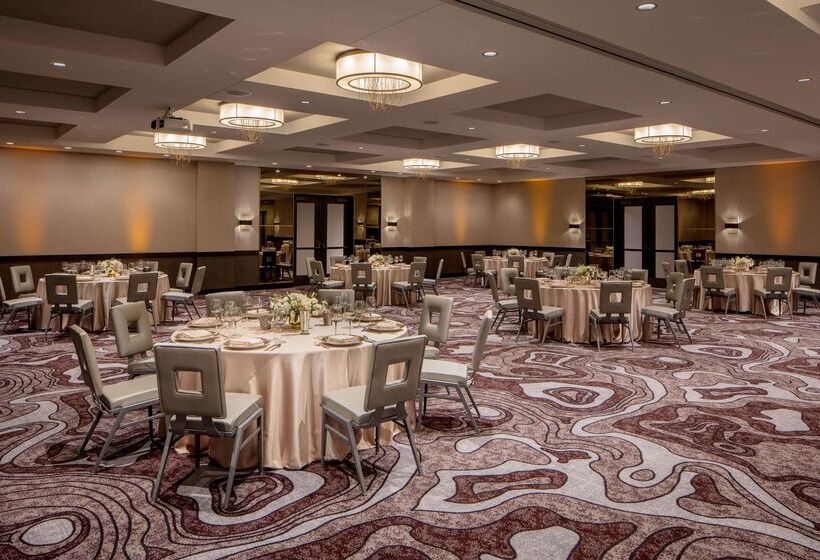 هتل Embassy Suites By Hilton Minneapolis Downtown