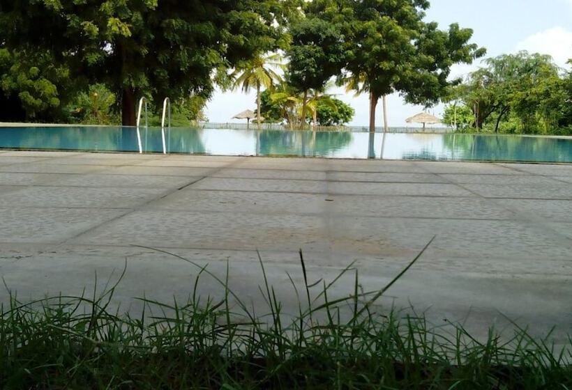 هتل Giman Free Beach Resort