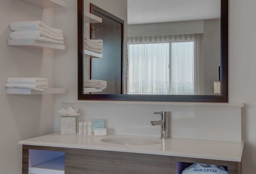 هتل Hampton Inn & Suites Los Angeles   Glendale
