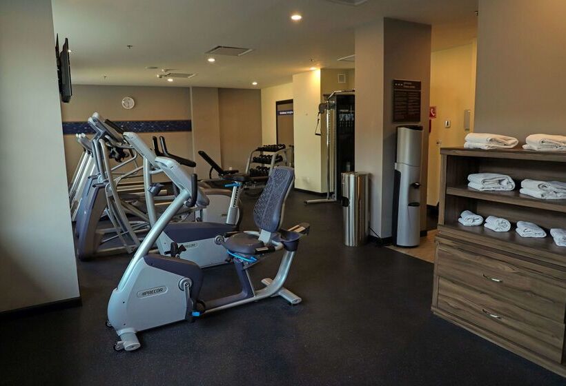 هتل Hampton Inn By Hilton Irapuato