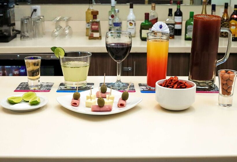 هتل Hampton Inn By Hilton Irapuato