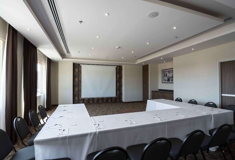 هتل Hampton Inn By Hilton Irapuato