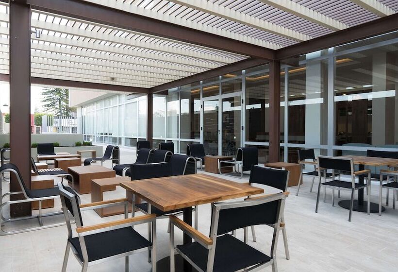 هتل Hampton Inn By Hilton Irapuato
