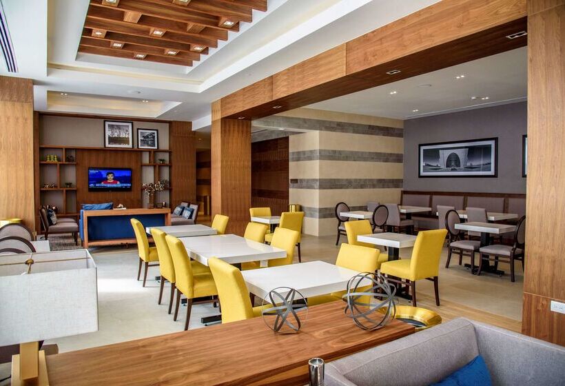 هتل Hampton Inn By Hilton Piedras Negras