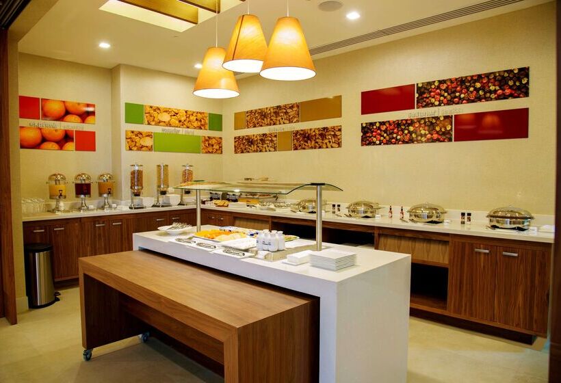 هتل Hampton Inn By Hilton Piedras Negras