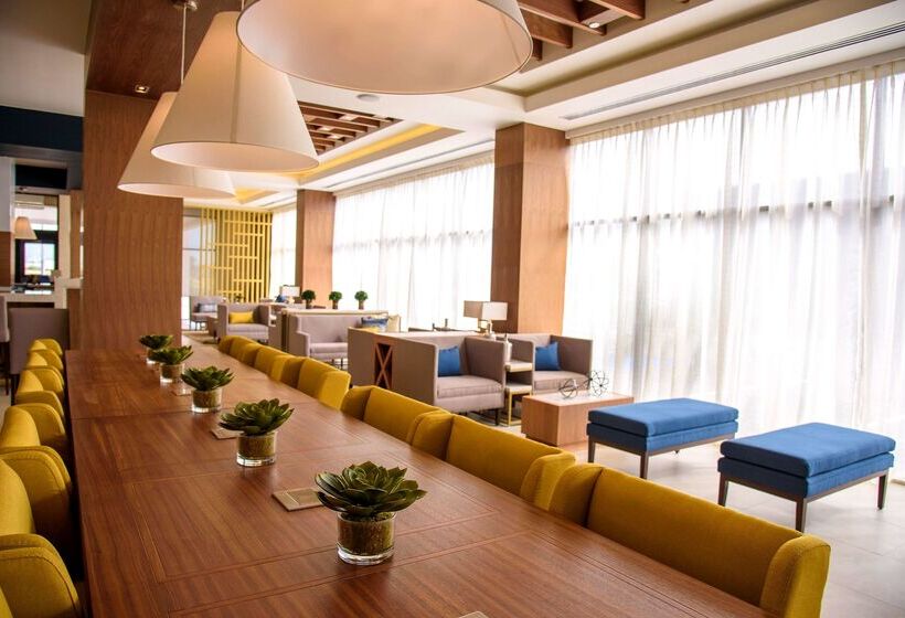 هتل Hampton Inn By Hilton Piedras Negras