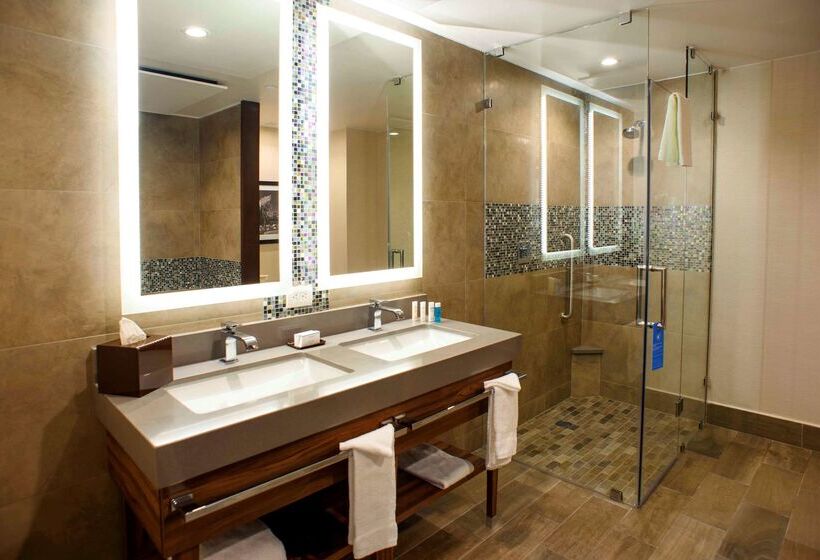 هتل Hampton Inn By Hilton Piedras Negras