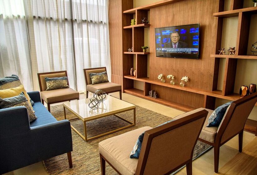 هتل Hampton Inn By Hilton Piedras Negras