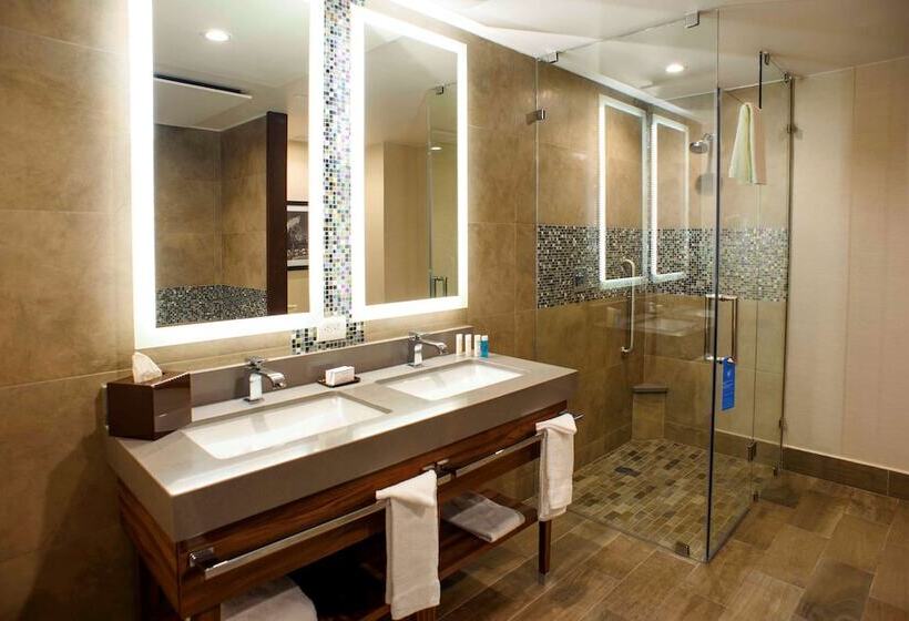 هتل Hampton Inn By Hilton Piedras Negras