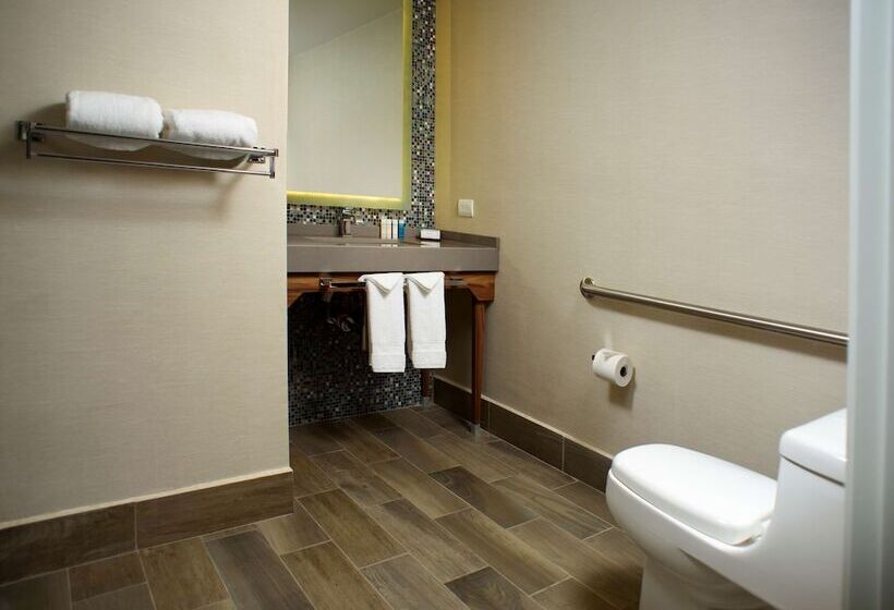 هتل Hampton Inn By Hilton Piedras Negras