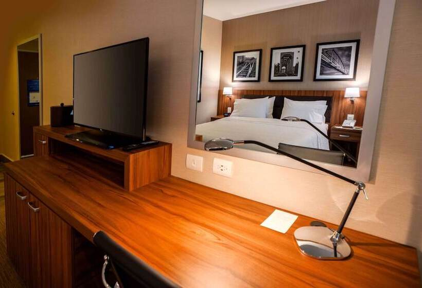 هتل Hampton Inn By Hilton Piedras Negras
