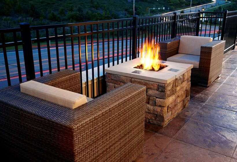 هتل Hampton Inn & Suites Pittsburgh Airport South–settlers Ridge