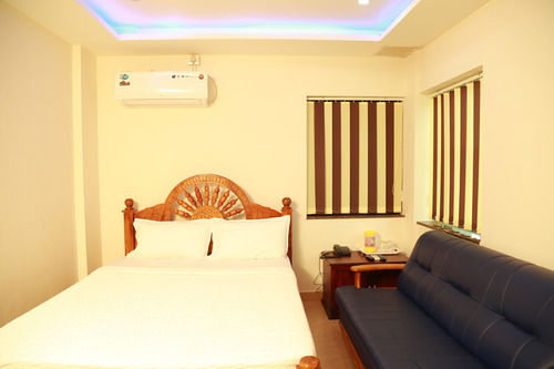 هتل Hare Krishna Inn