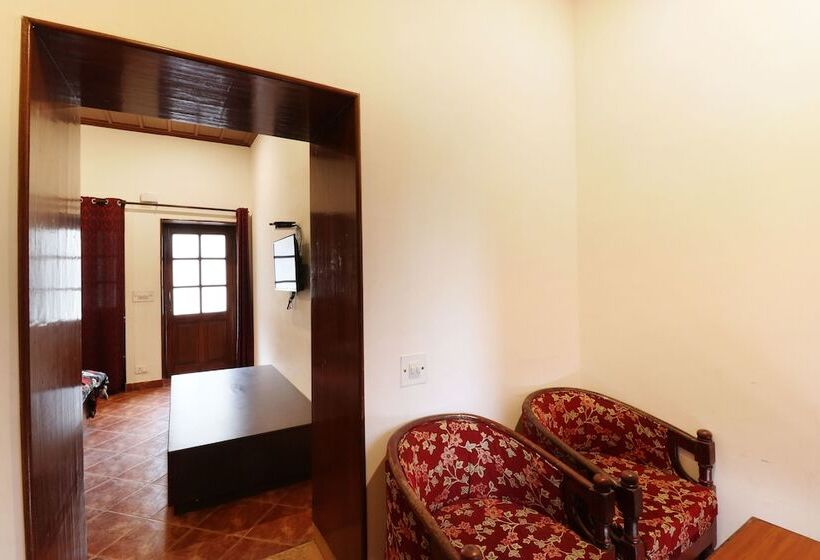 בית מלון כפרי Himalayan Club