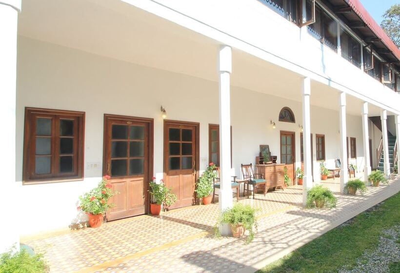 בית מלון כפרי Himalayan Club