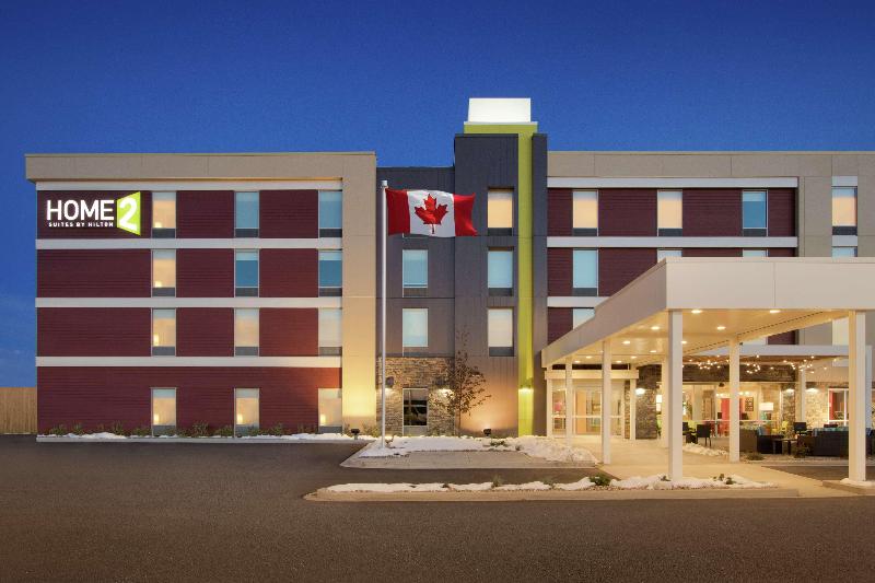 فندق Home2 Suites By Hilton Fort St. John