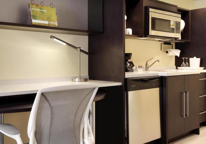 فندق Home2 Suites By Hilton Fort St. John
