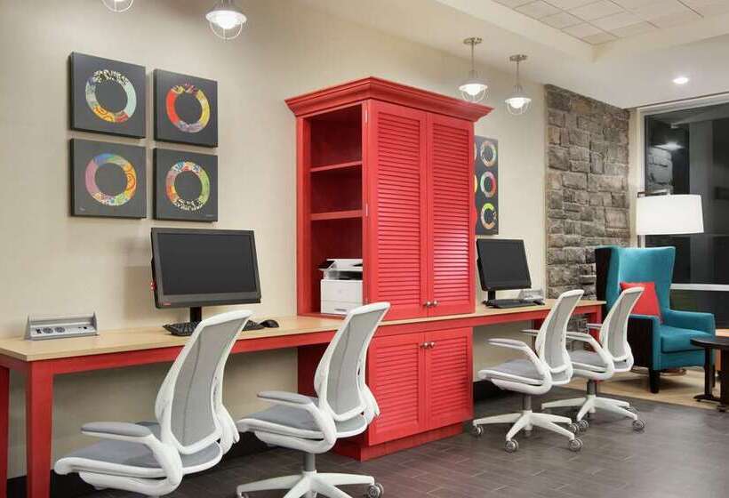 فندق Home2 Suites By Hilton Fort St. John