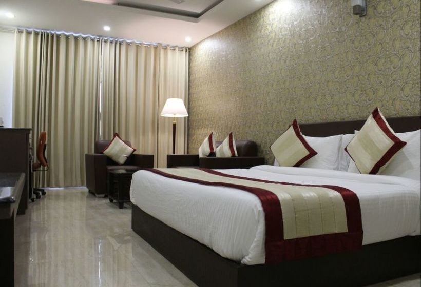 هتل Imperial Clarks Inn Dehradun