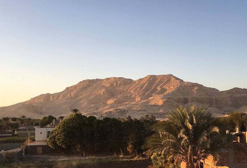 هتل New Memnon