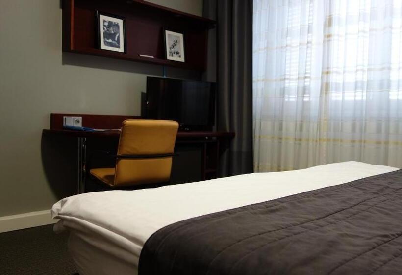 هتل Pension Falconi