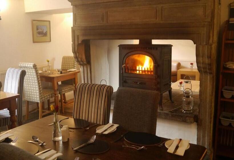هتل 3 Millstones Inn