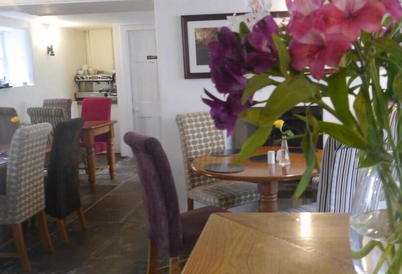 هتل 3 Millstones Inn