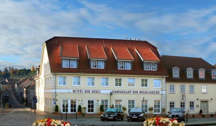 هتل Zur Burg Gmbh