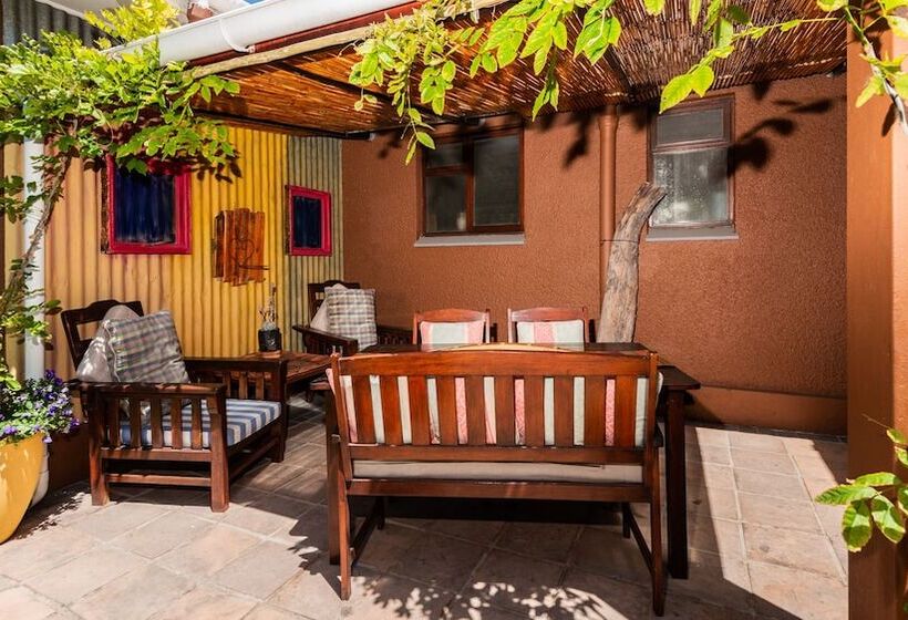 پانسیون Brown Jug Guest House