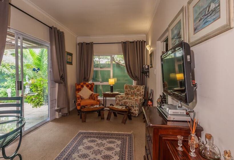 پانسیون Brown Jug Guest House