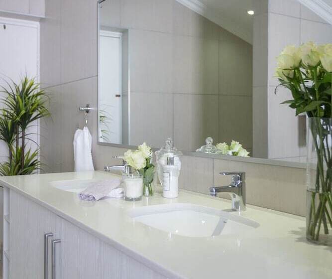 پانسیون Ocean Watch Guesthouse