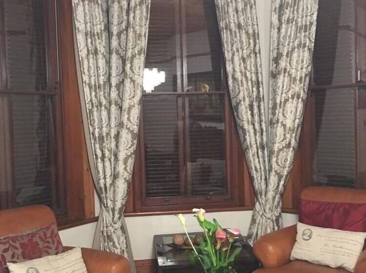 پانسیون Roosenwijn Guest House