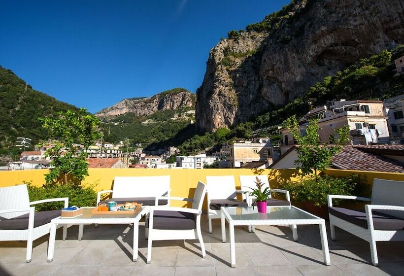 تختخواب و صبحانه Amalfi Luxury House