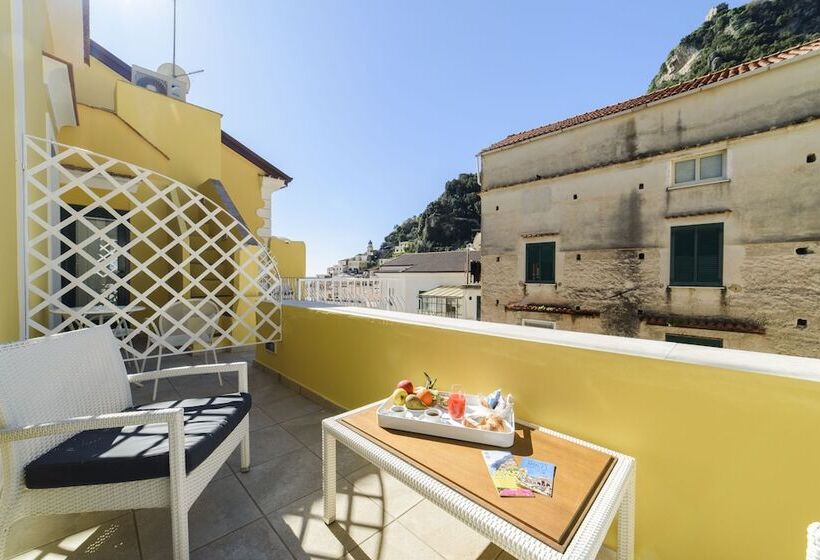 تختخواب و صبحانه Amalfi Luxury House