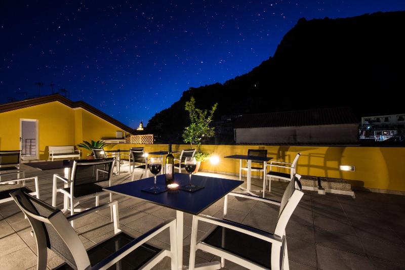 تختخواب و صبحانه Amalfi Luxury House