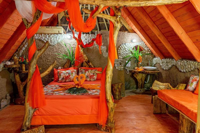 تختخواب و صبحانه Chalet Tropical Hotel & Restaurant Pizzeria