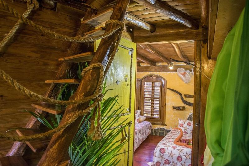 تختخواب و صبحانه Chalet Tropical Hotel & Restaurant Pizzeria