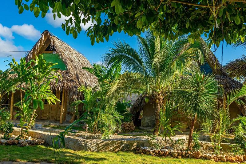 تختخواب و صبحانه Chalet Tropical Hotel & Restaurant Pizzeria