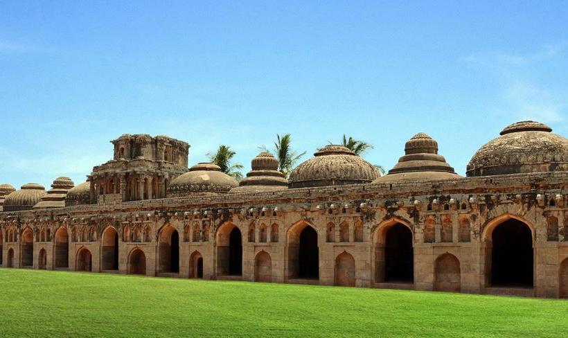 هتل Clarks Inn Hampi