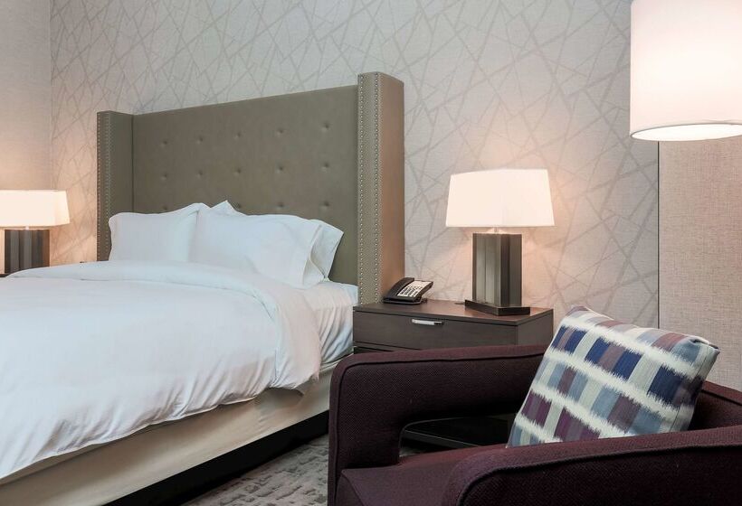 هتل Doubletree By Hilton Evansville