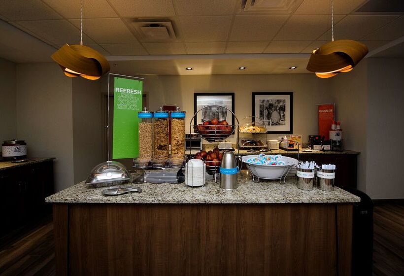هتل Hampton Inn & Suites By Hilton Truro