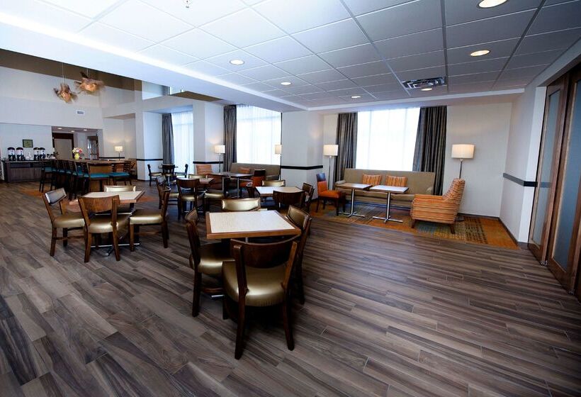 هتل Hampton Inn & Suites By Hilton Truro