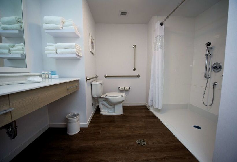 هتل Hampton Inn & Suites By Hilton Truro