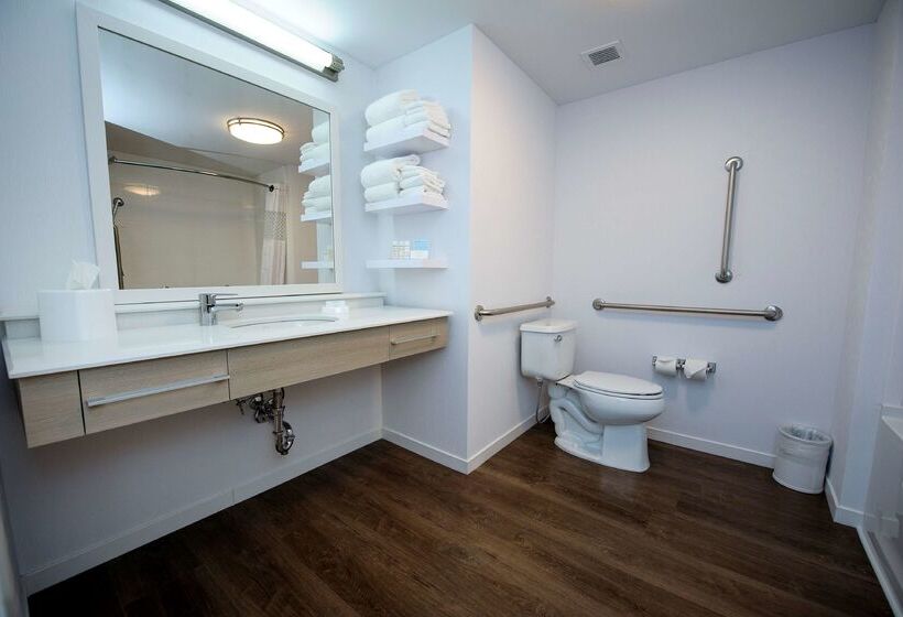 هتل Hampton Inn & Suites By Hilton Truro