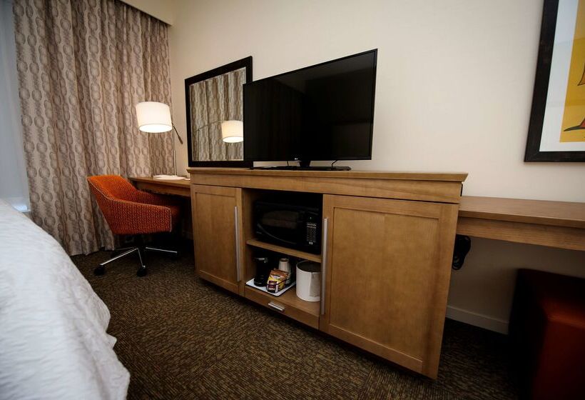 هتل Hampton Inn & Suites By Hilton Truro